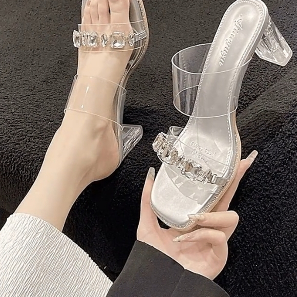 Women Shoes Heels - Picture 2 of 6